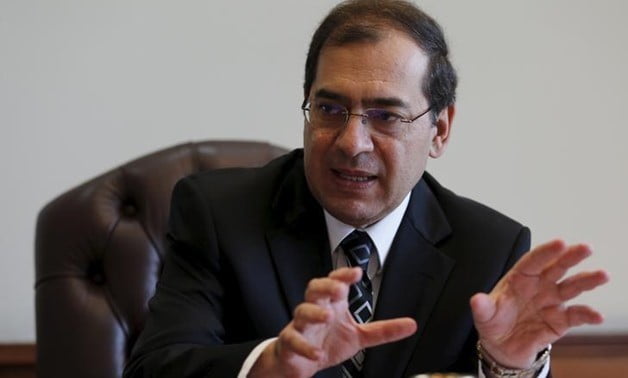 طارق الملا، وزير البترول والثروة المعدنية المصري يتحدث خلال مقابلة مع رويترز في مكتبه في القاهرة، مصر، 29 أكتوبر/تشرين الأول 2015.