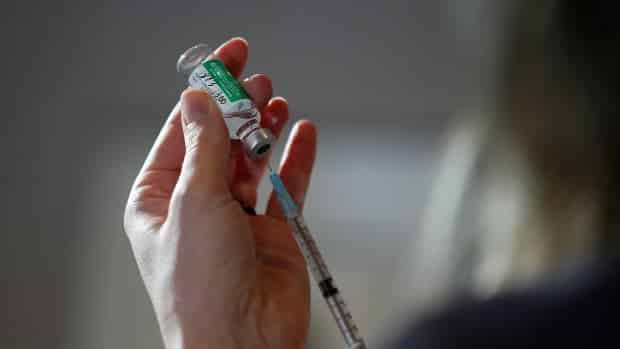 أستراليا تتخلى عن أهداف التطعيم ضد COVID-19 بعد نصيحة جديدة بشأن لقطات AstraZeneca