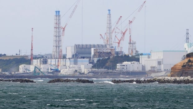 تبدأ اليابان في إطلاق المياه المشعة المعالجة من محطة فوكوشيما النووية في البحر خلال عامين