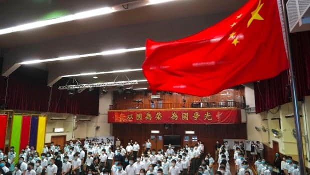 مسؤول بكين في هونج كونج يحذر من التدخل الأجنبي