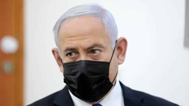 مستقبل نتنياهو السياسي غير مؤكد مع بدء محاكمة فساد إسرائيلية