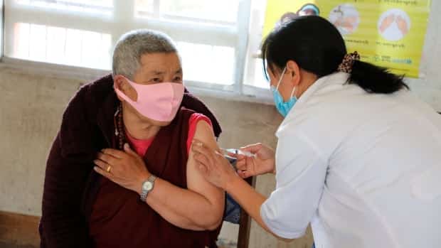 مملكة بوتان الصغيرة تطعيم 93 في المائة من البالغين في 16 يومًا فقط