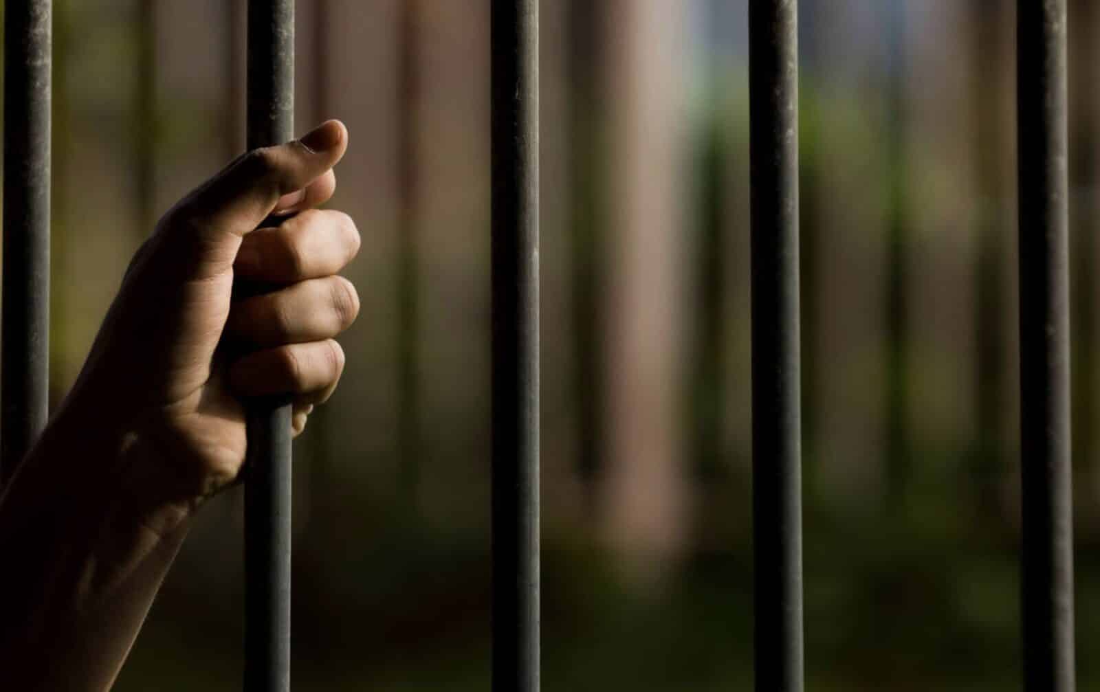 الإمارات العربية المتحدة: غرامات تصل إلى 50،000 درهم وسجن لإساءة معاملة الأطفال - أخبار
