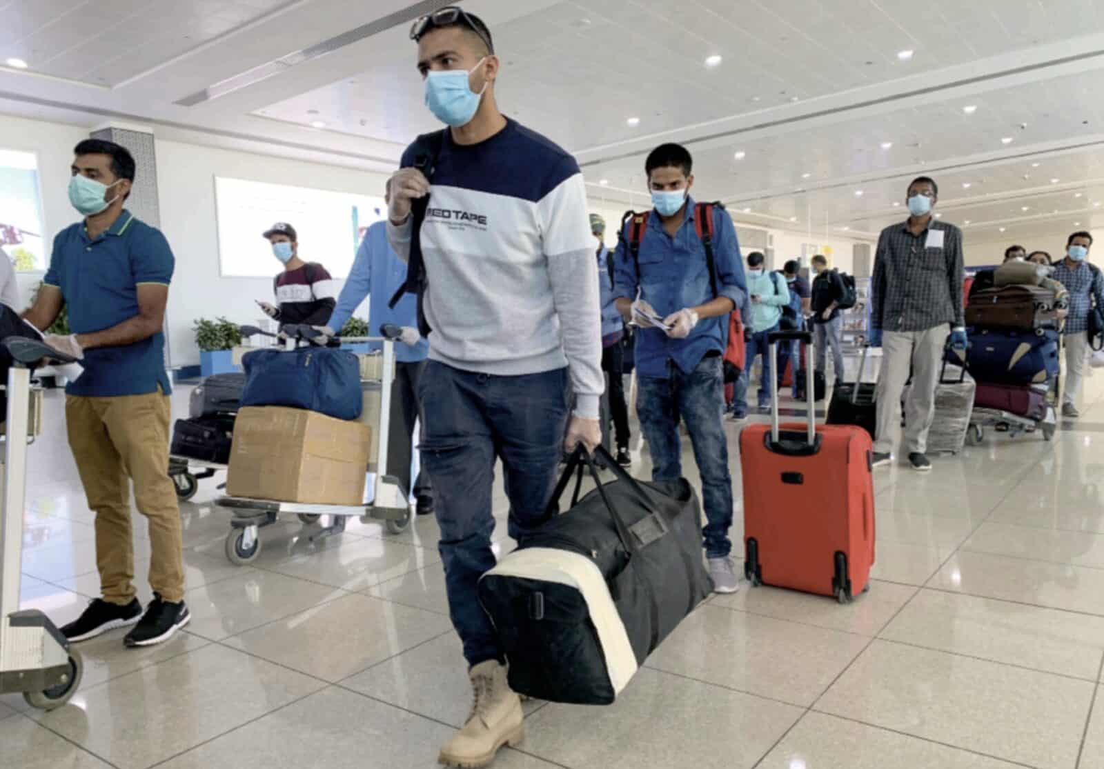السفر إلى الإمارات العربية المتحدة: الهنود الذين تقطعت بهم السبل يتنفسون الصعداء مع استئناف الرحلات الجوية - أخبار