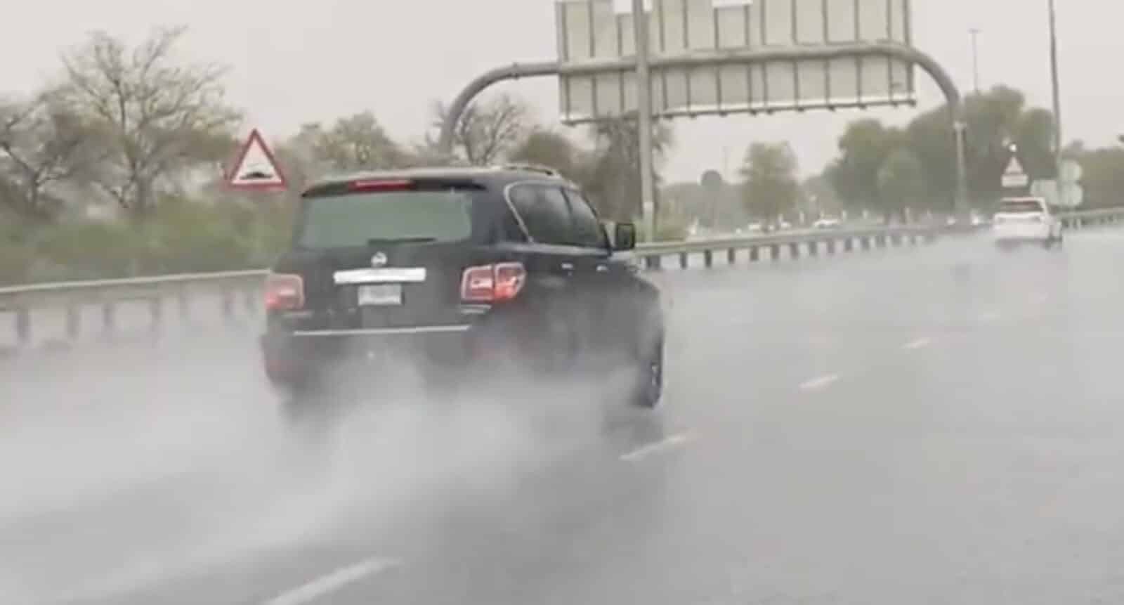 الطقس في الامارات العربية المتحدة: تقارير عن امطار غزيرة في دبي - اخبار