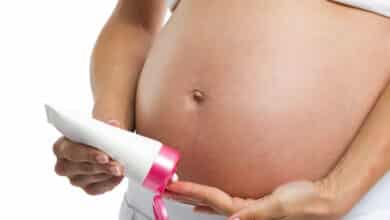 اشهر الحلول للتخلص من علامات تمدد الجلد خلال فترة الحمل وما هي افضل انواع الكريمات