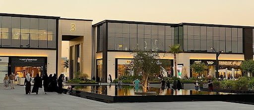 مجمع ذا زون التجاري في الرياض .. تجربة تسوق واستمتاع فاخرة