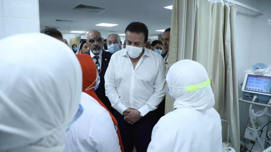 القائم بأعمال وزير الصحة يتفقد مستشفيي رأس التين العام وجمال عبدالناصر