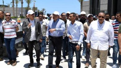 رئيس الوزراء يؤكد أهمية أعمال تطوير وتوسعة طريق إسكندرية / مطروح الساحلي