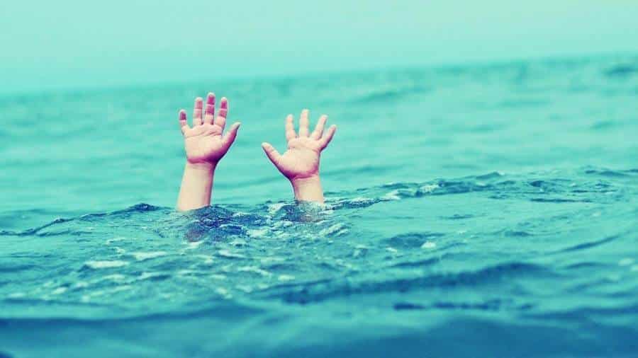 البحر غضبان.. شواطئ مصر تحصد أرواح شبابها.. أكثر من 30 غريق حتى الآن.. والأهالي يرفعون «الراية السوداء»