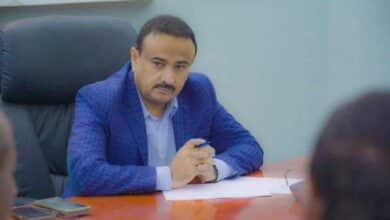 أخبار المشهد اليمني : مسؤول حكومي يتحدث عن إقالة ”العولقي” وإخراج كل القوات التي دخلت شبوة واستبدالها بقوات آخرى