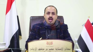 أخبار وتقارير : وزير الإعلام يطالب بموقف دولي رادع إزاء التهديدات الحوثية لشركات الملاحة الدولية