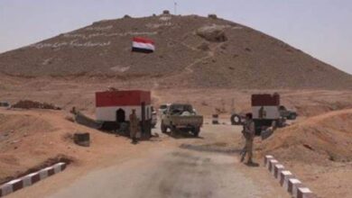 الأخبار : العليمي ينفي قوات المنطقة العسكرية الأولى ويسلم وادي حضرموت للانتقالي